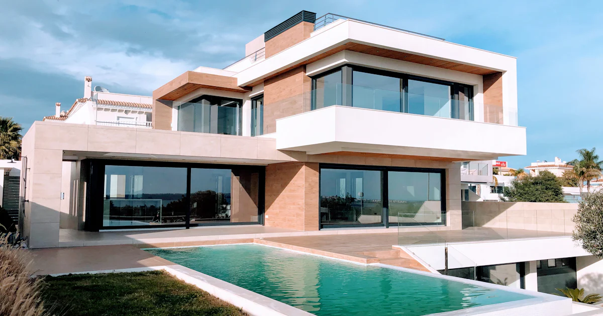 Calculate Roof Pitch: Rafter Length, Roof Area & Snow Load